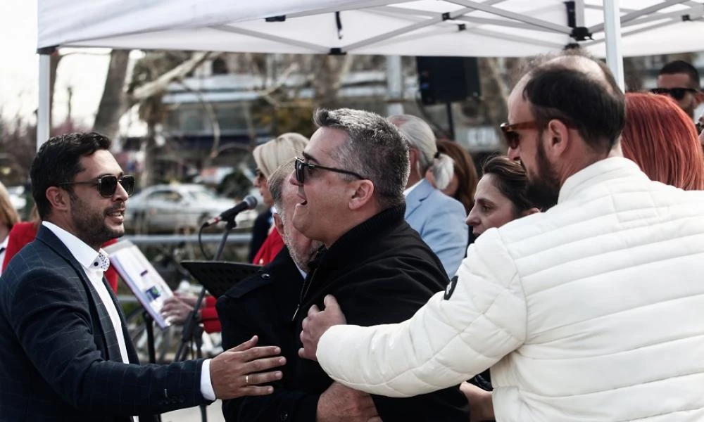 Τρίκαλα: Ένταση στην παρέλαση και καταγγελίες από οικογένεια θυμάτων των Τεμπών